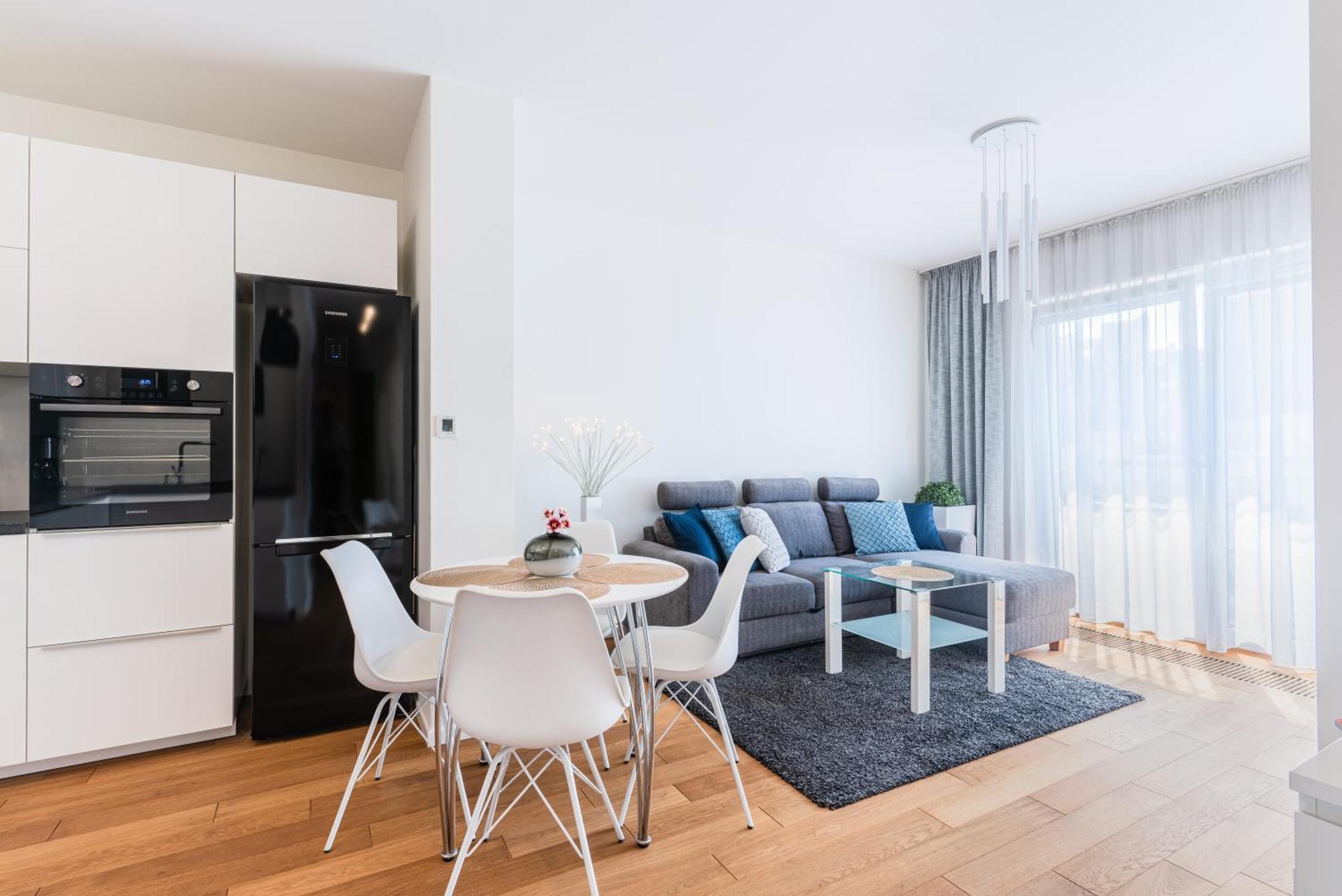 Apartamenty Homely Place Serce Poznania - Stary Rynek - Parking Стая снимка
